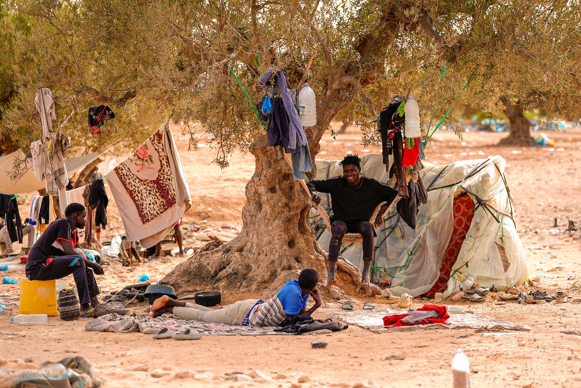 De gitzwarte schaduwzijde van de migratiedeal met Tunesië: ‘Ze bonden ...