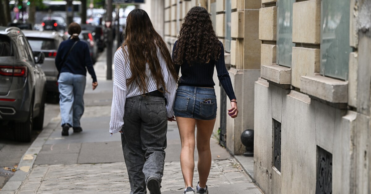 Bevrijding van de boezem: in Parijs hangen vrouwen massaal de beha aan de wilgen