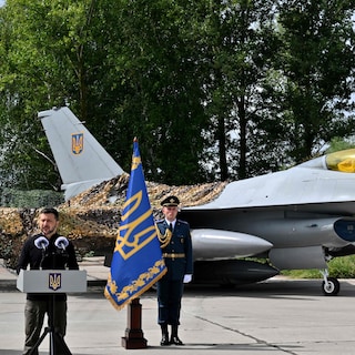 Live - Oekraïense F-16 stort neer tijdens gevechtsmissie: ‘Geen slachtoffers, piloot is veilig’ • Zelensky waarschuwt voor nacht met enorme Russische luchtaanval