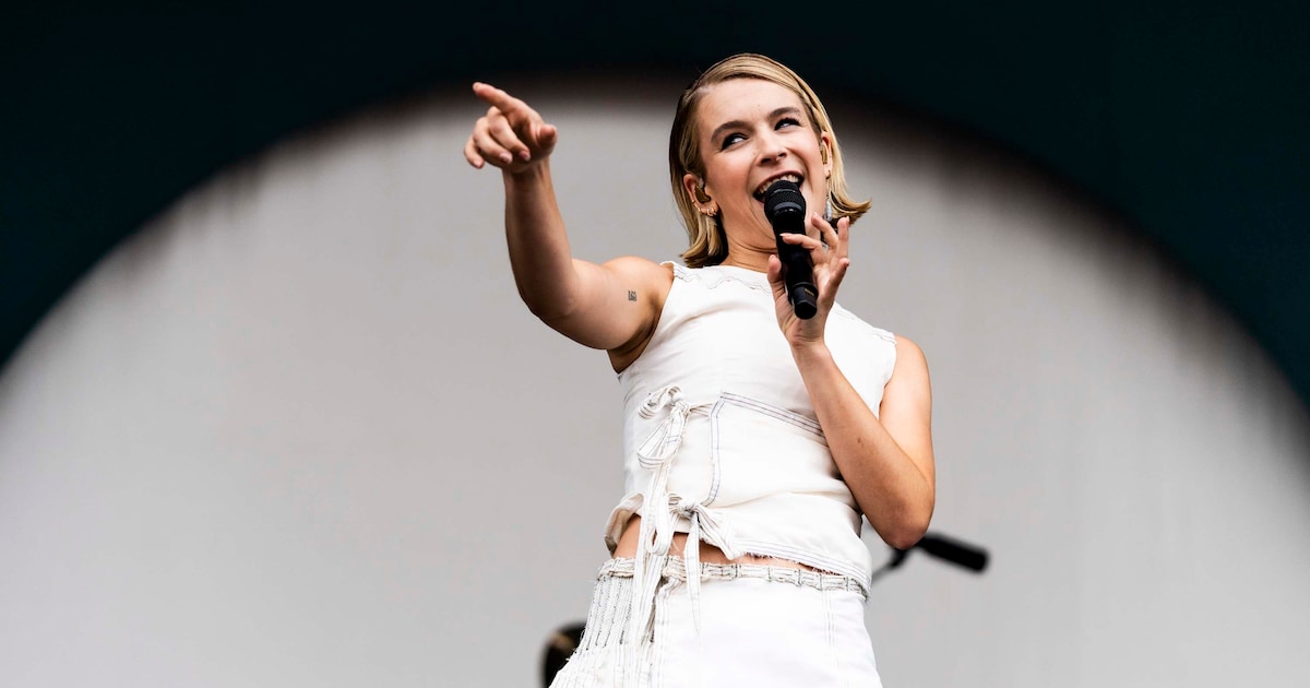 Pommelien Thijs kondigt meteen twee Sportpaleizen aan en belooft nieuwe  muziek | De Morgen