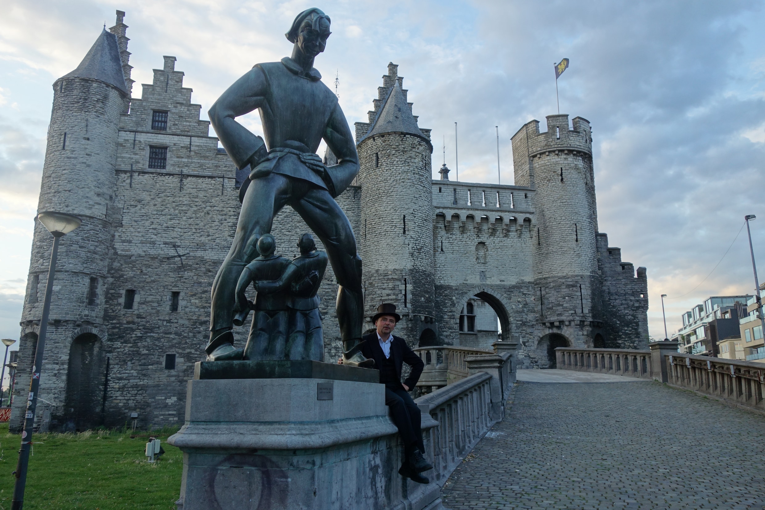 De origine van Lange Wapper: eerste stadswandeling in première rond ...