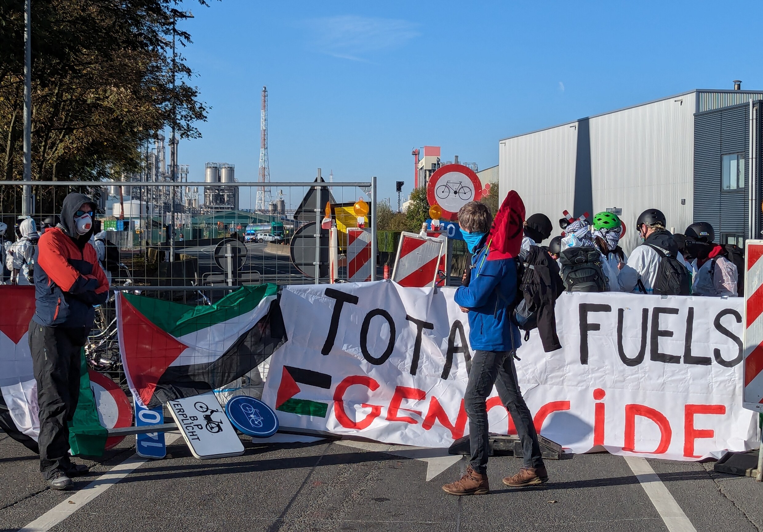 Gevaarlijke situatie op E19 door actie Code Rood, afritten Feluy ...