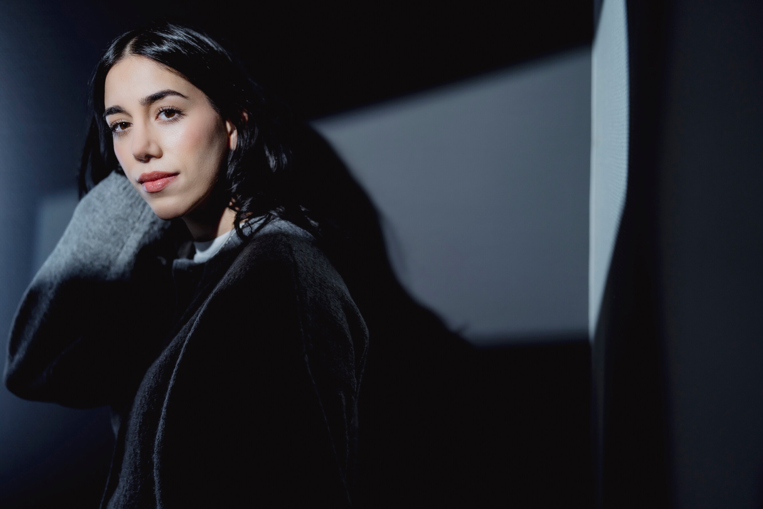 Actrice Anushka Melkonian: ‘‘Zwijgen, trut’, zei de pastoor tegen mij ...