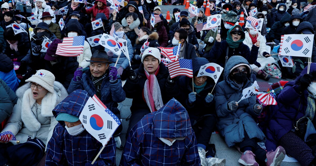 Live - Vakbonden Zuid-Korea roepen op tot staking tot president aftreedt • Nog veel onduidelijk over afzettingsprocedure