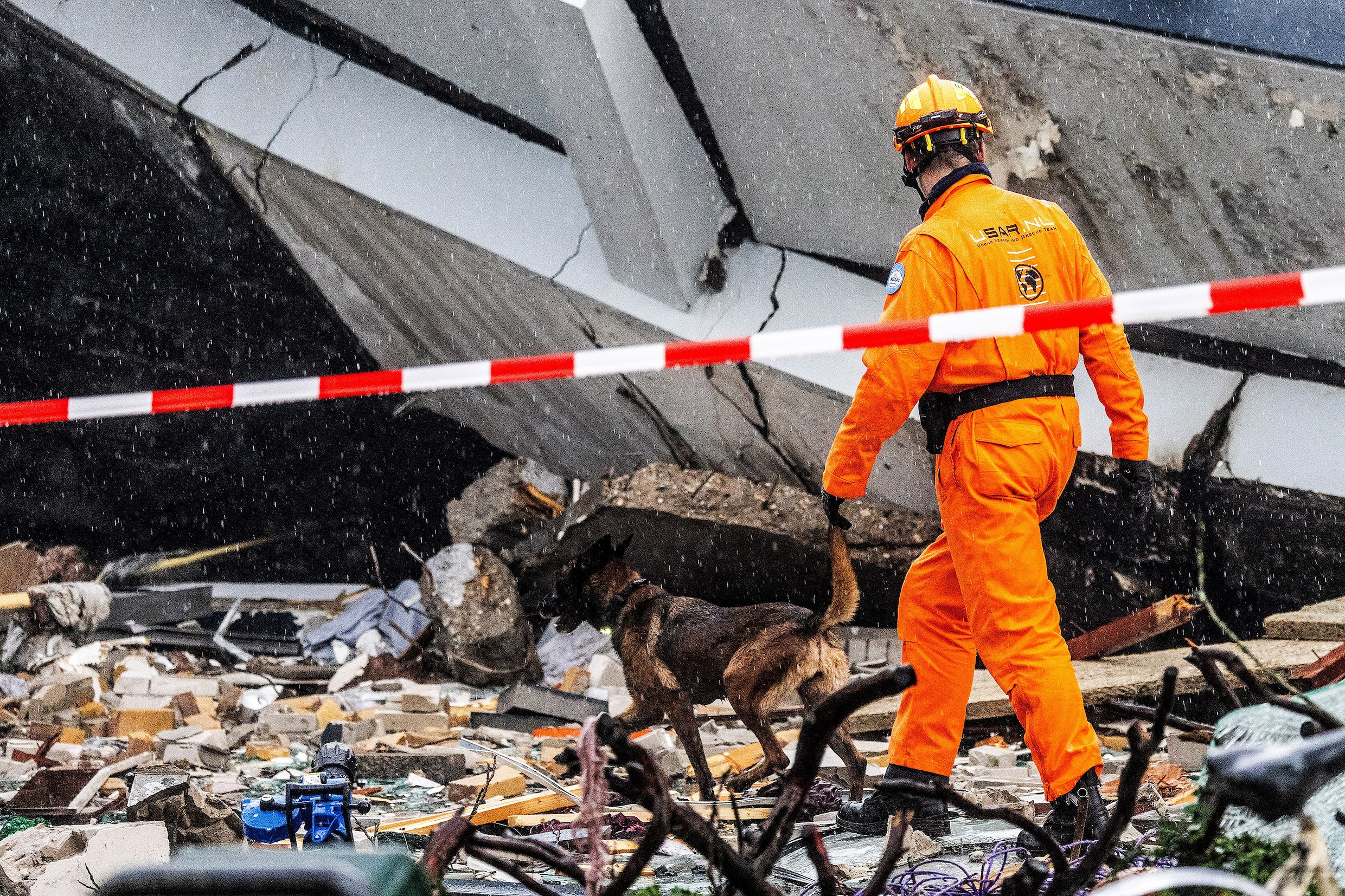 Minstens Vijf Doden Na Zware Explosie In Flat Den Haag, Vierde Gewonde ...