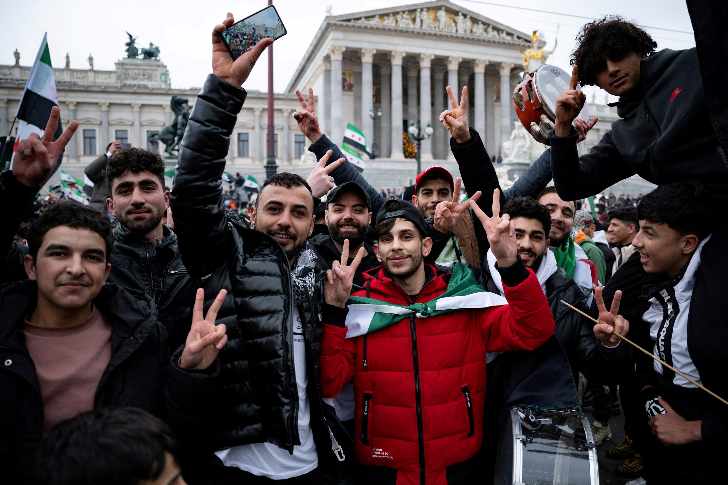 Oostenrijk biedt Syrische asielzoekers ‘terugkeerbonus’ van 1.000 euro ...