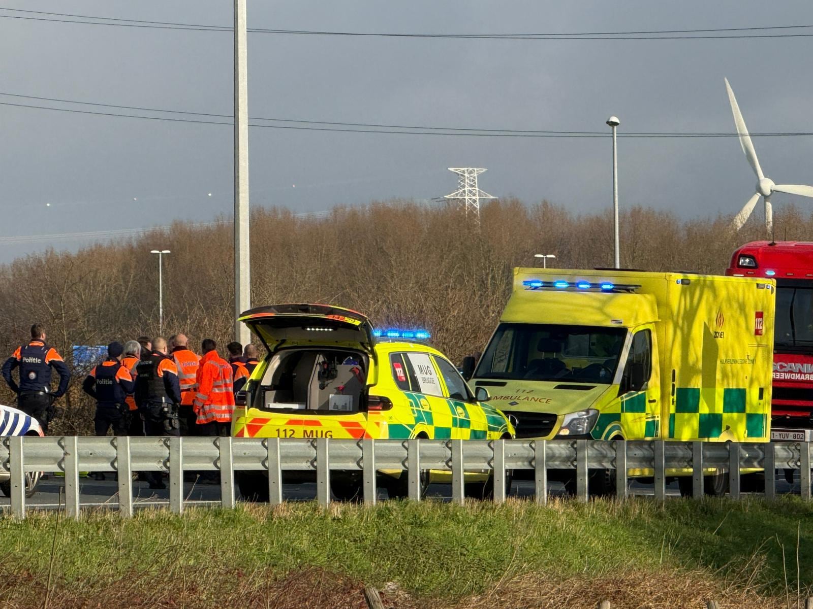 Auto crasht tijdens politieachtervolging na ontvoering vrouw in Brussel |  De Morgen