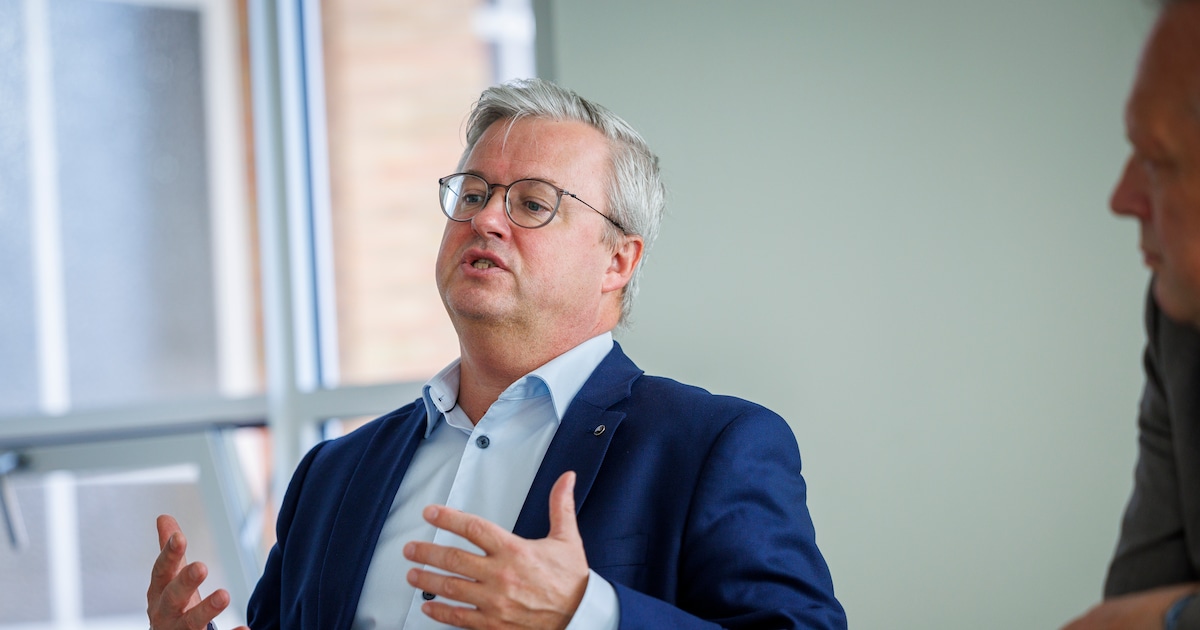 7 (ex-)medewerkers: ‘Carl Devos als een machtswellusteling neerzetten wringt heel erg met onze ervar
