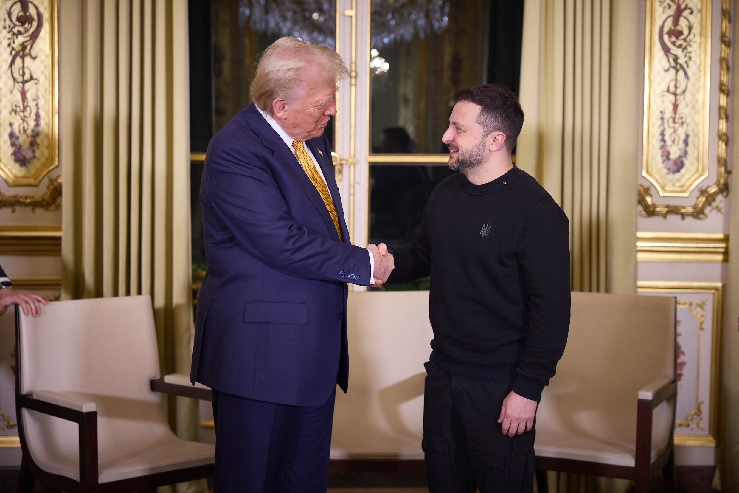 trump-en-zelensky-afgelopen-december-in-parijs