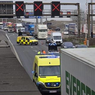 Ongeval met twee vrachtwagens in Kennedytunnel ver