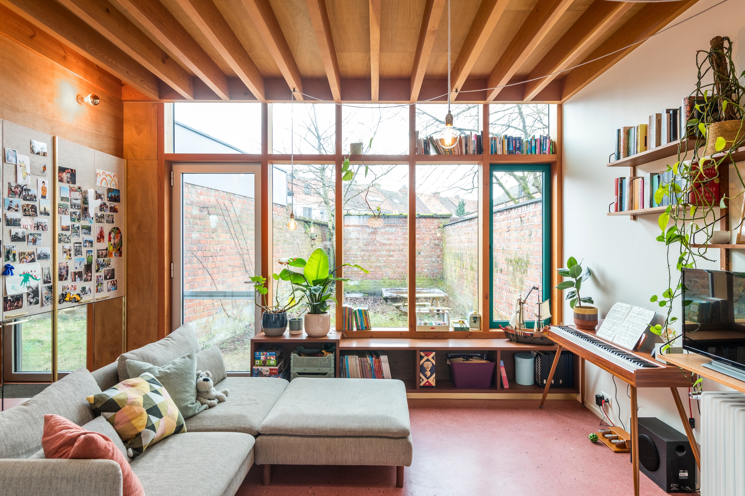 Nostalgie deluxe: Gents architectenduo bouwde droomhuis met beperkte ...