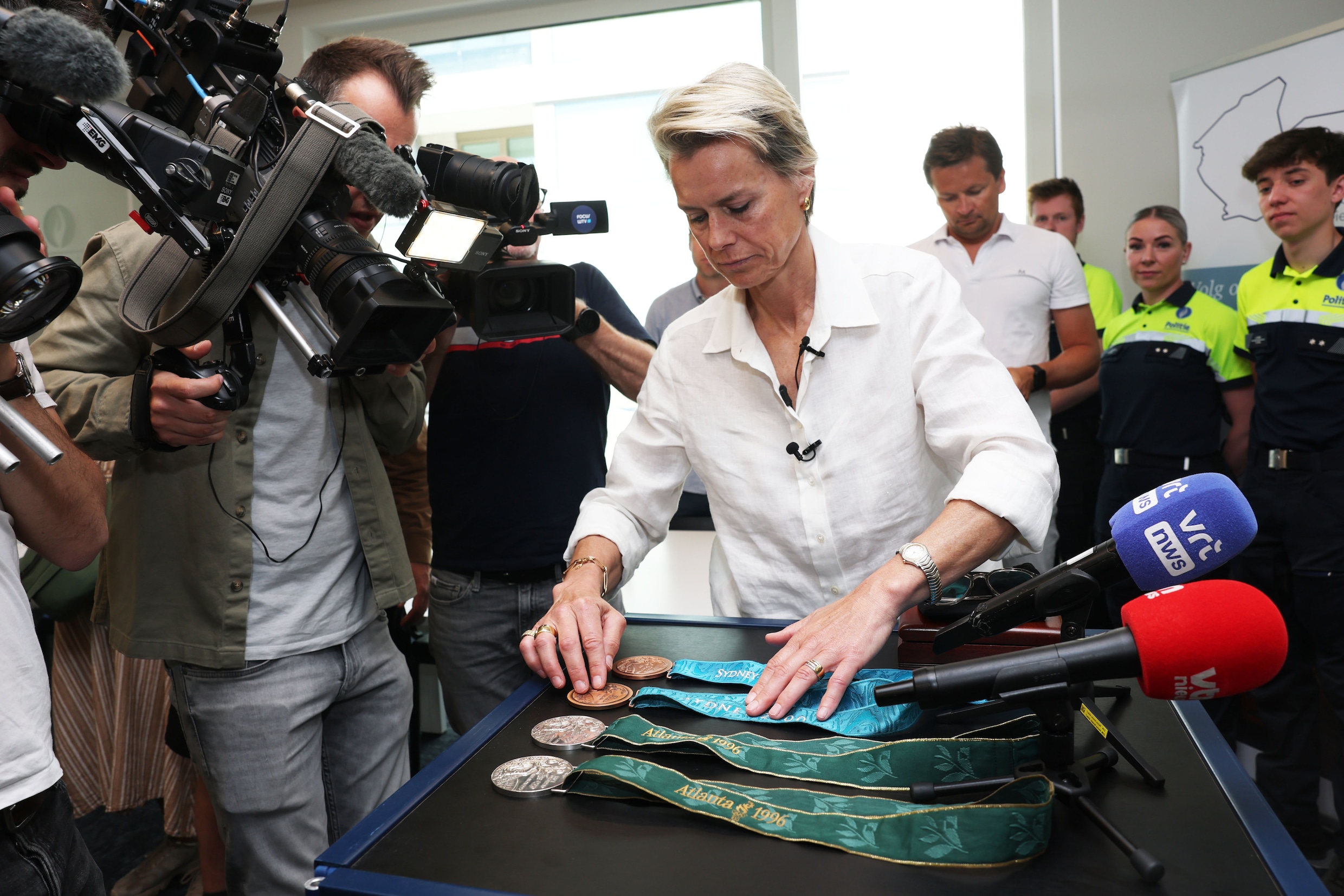 Gella Vandecaveye herenigd met gestolen olympische medailles ...