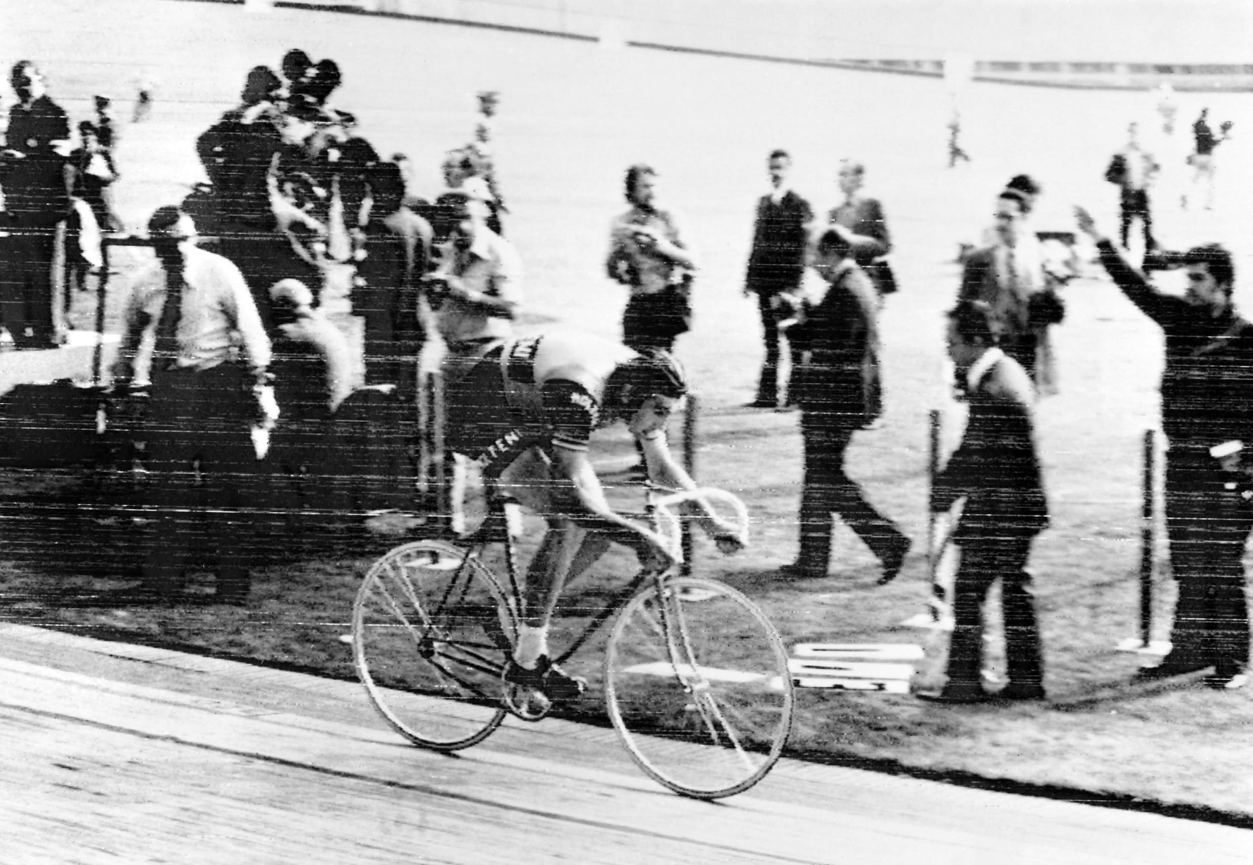 De man, de fiets, de mythe: de zoektocht naar het stalen ros van Eddy ...