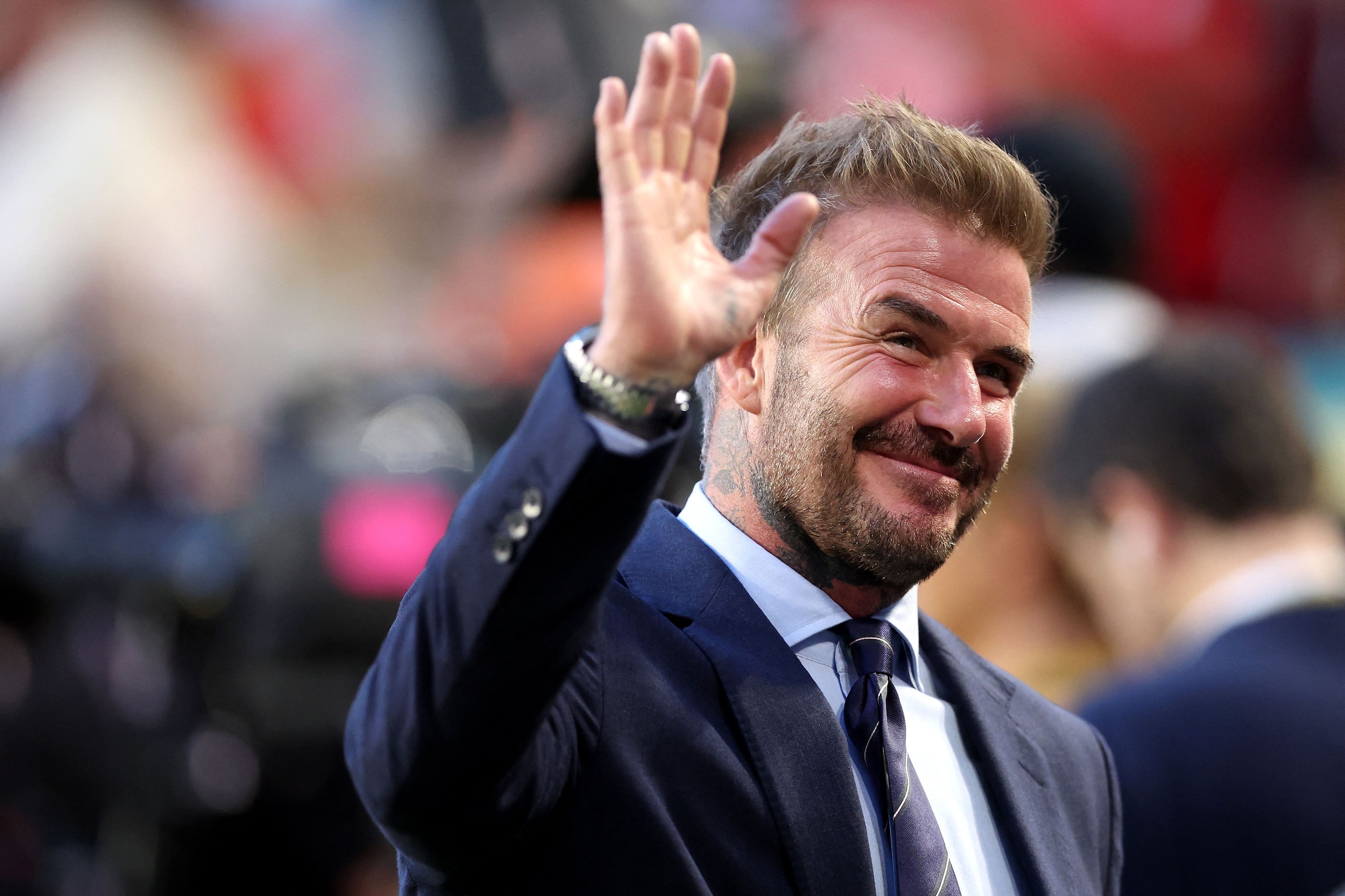 Het is voortaan Sir David Beckham: na tien jaar eindelijk geridderd ...