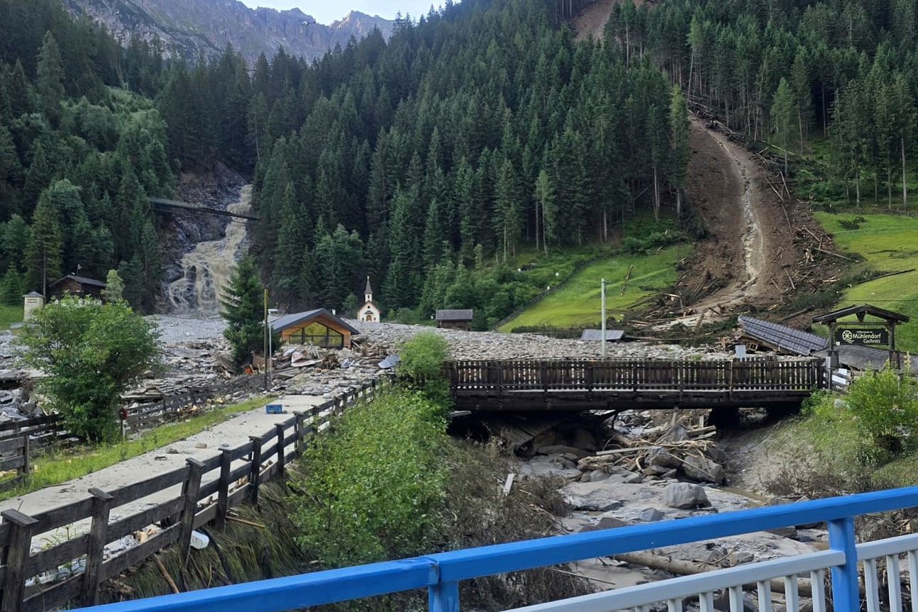 Natuurramp in Tirol: modderstroom zet dorp Gschnitz om in puin ...