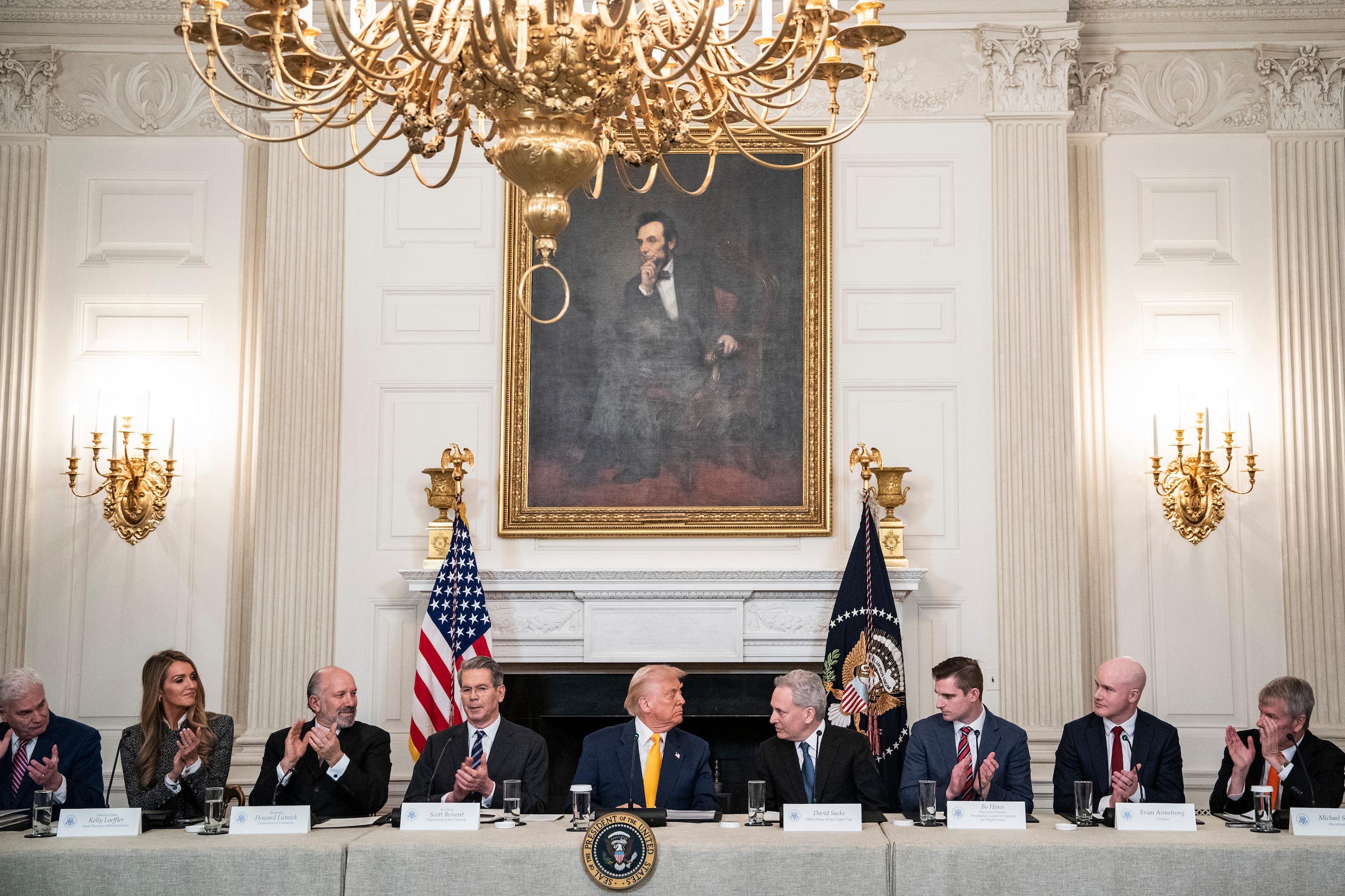 Een van de grootste lobbycampagnes uit de Amerikaanse geschiedenis: hoe  crypto-scepticus Trump net fervente voorstander werd | De Morgen