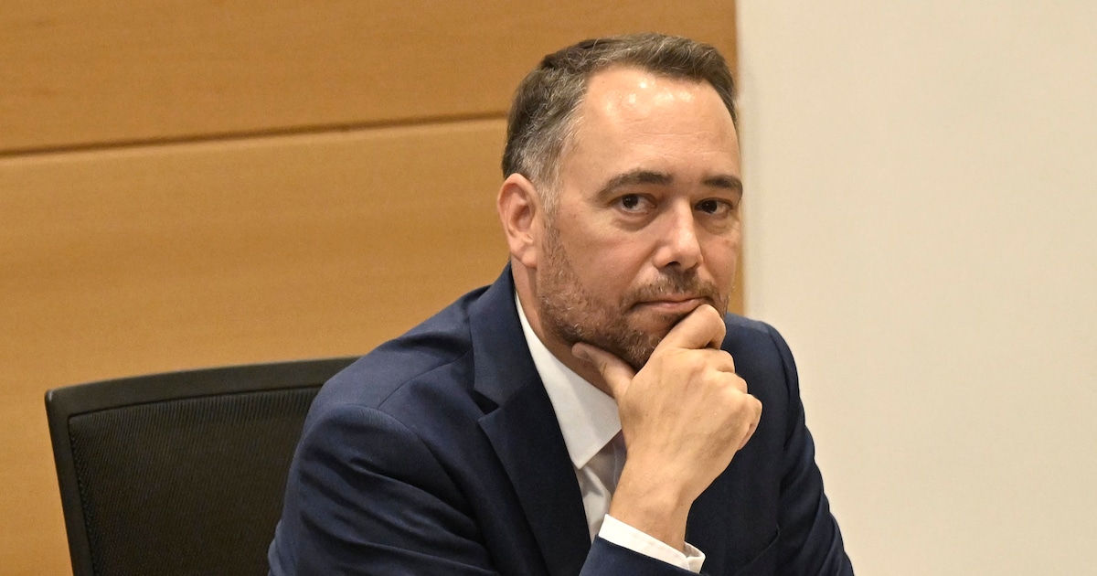 Vliegtuig van minister Prévot moet onvoorziene landing maken op Sint Maarten door motorproblemen