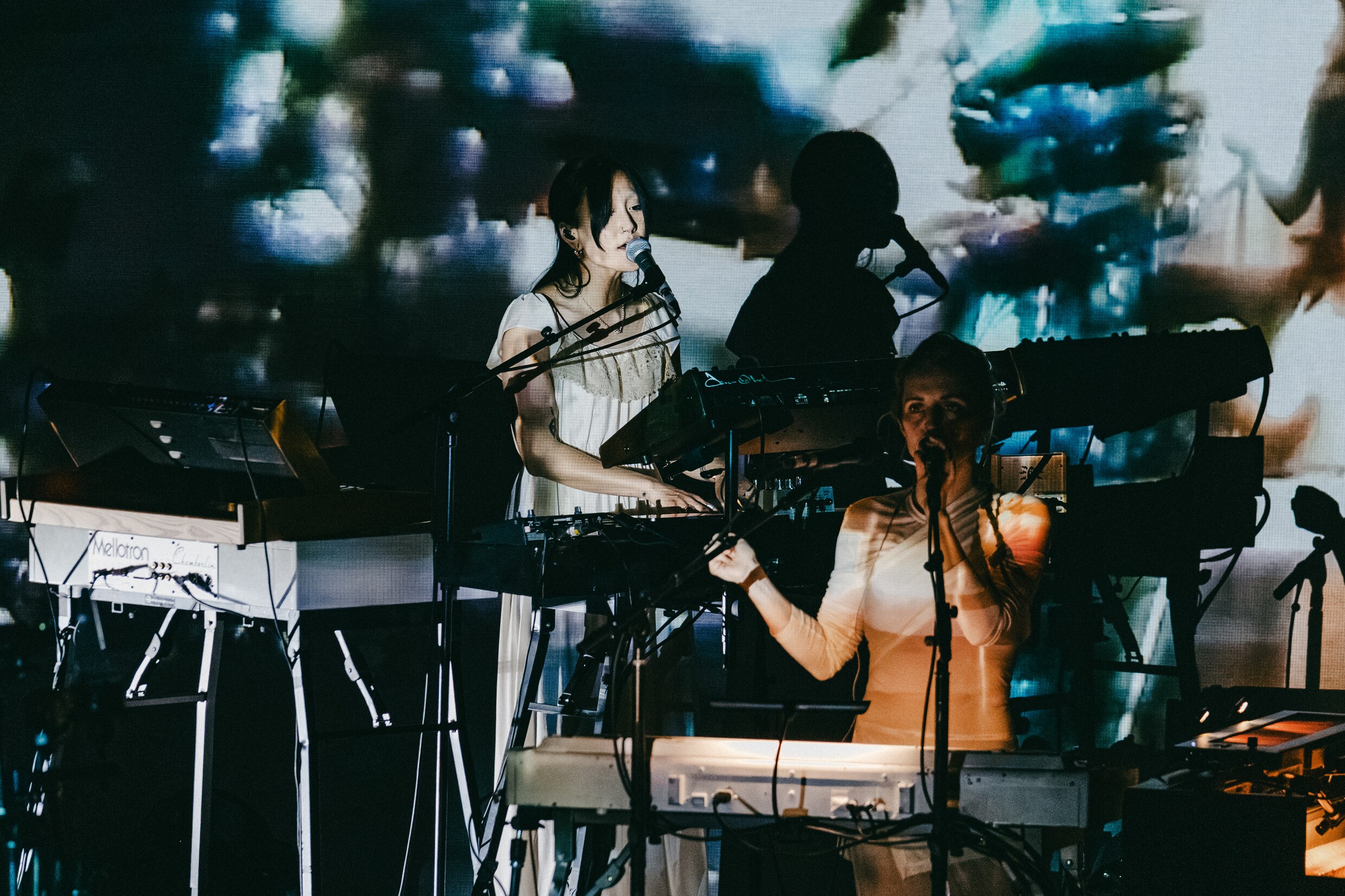 Dreiging, mystiek en nieuwe nummers: hoe Agnes Obel in Brussel ...