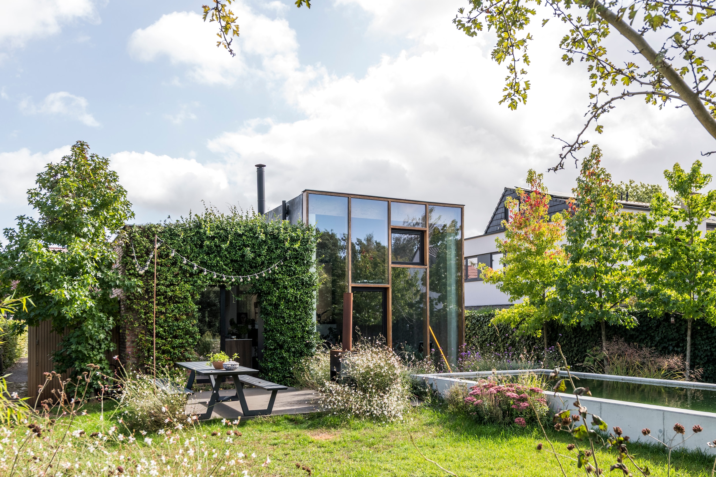 Architect en meubelmaker maken van kijkwoning uit 1958 hun persoonlijke ...