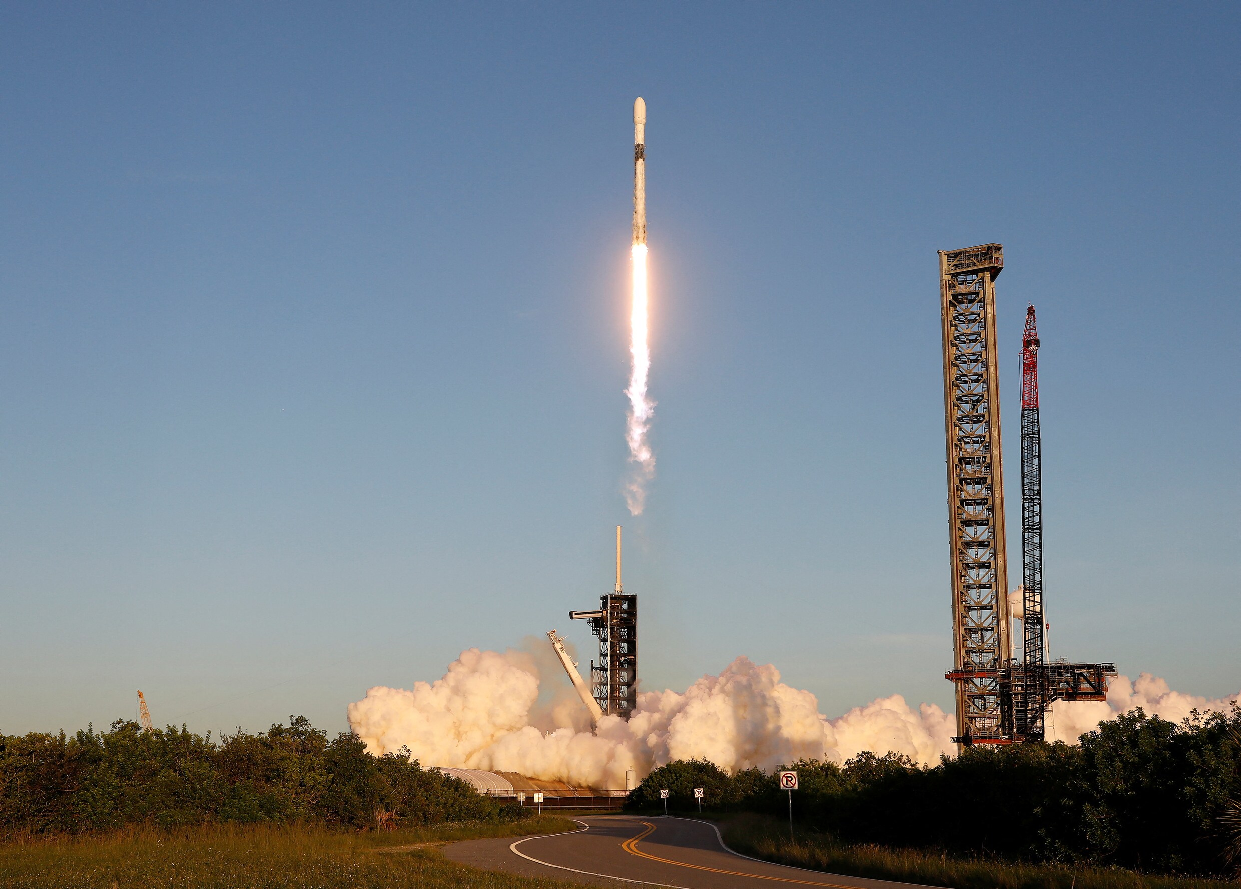 Achterstand SpaceX en vrees voor China: NASA wil contract voor ...