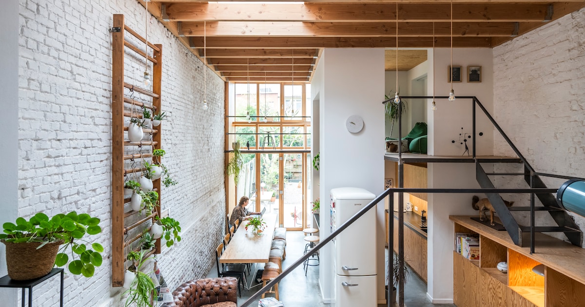 Zoals David Lynch zou bouwen: binnenkijken in een mysterieus rijhuis in Deurne