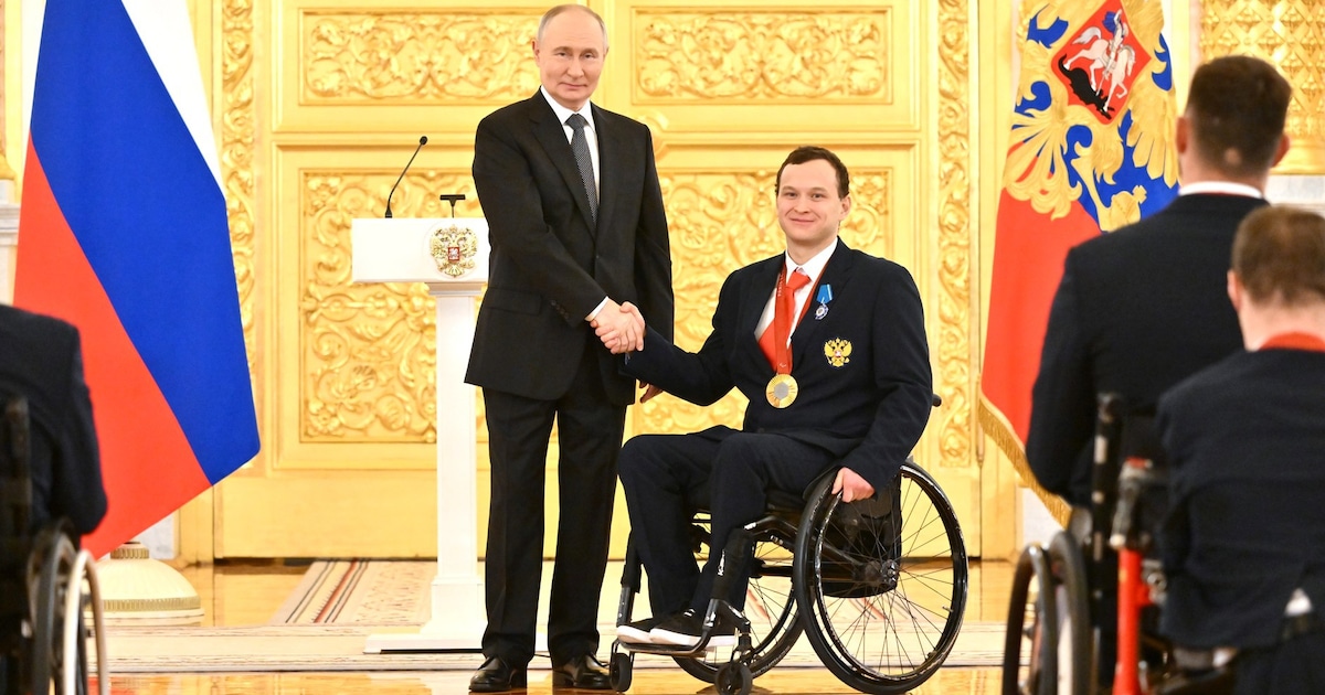 Russische vlag en volkslied terug op sporttoernooien: hoe geheime stemming in Seoel opeens de deur o