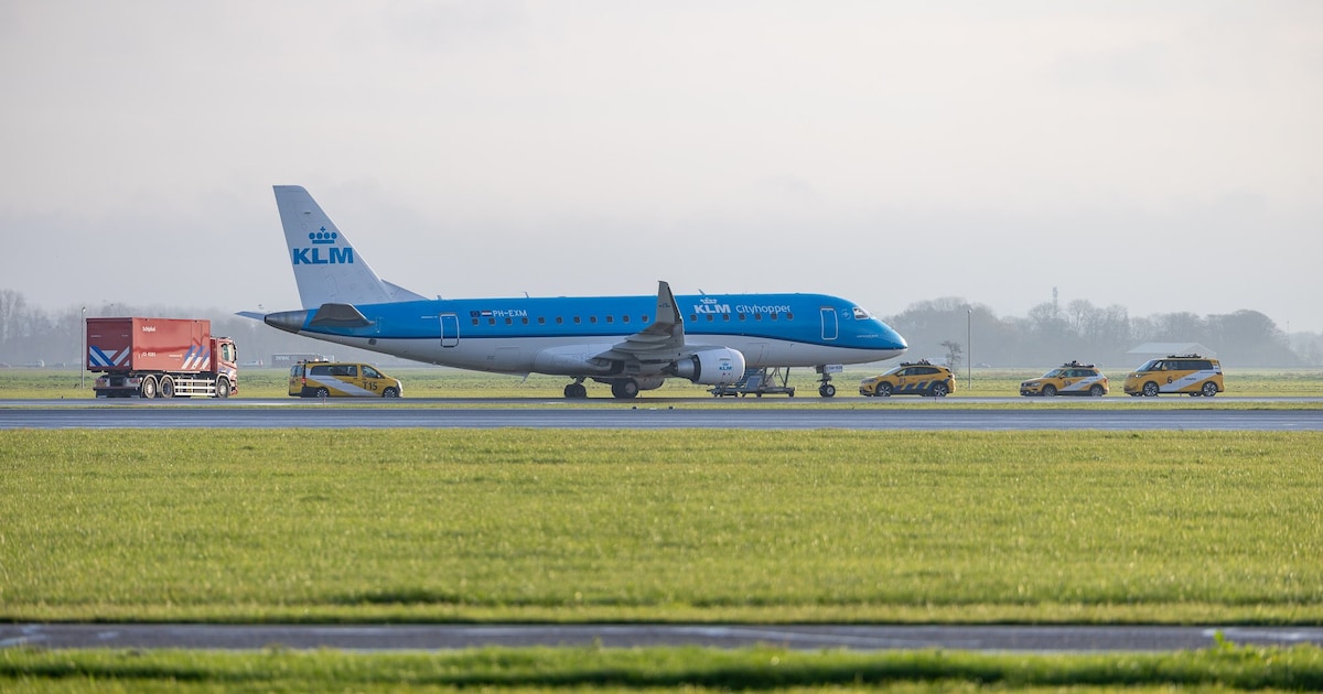 Botsing tussen twee vliegtuigen op Schiphol, geen gewonden