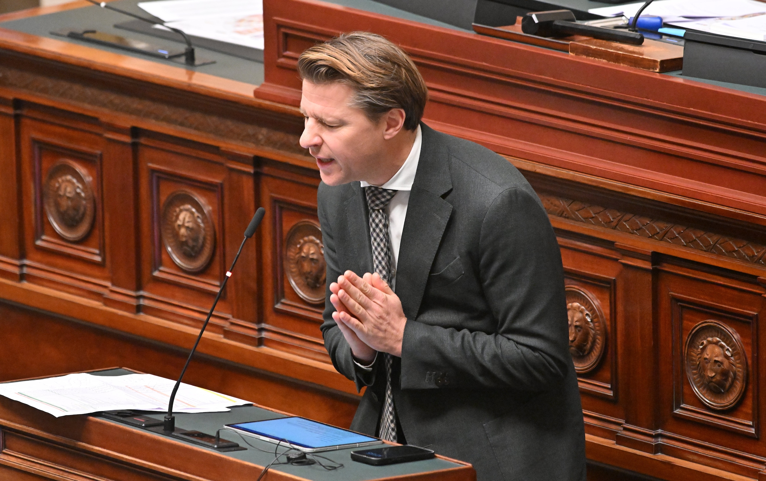 Live - Politiek. Ben Weyts: ‘Vlaanderen versoepelt regels voor ...