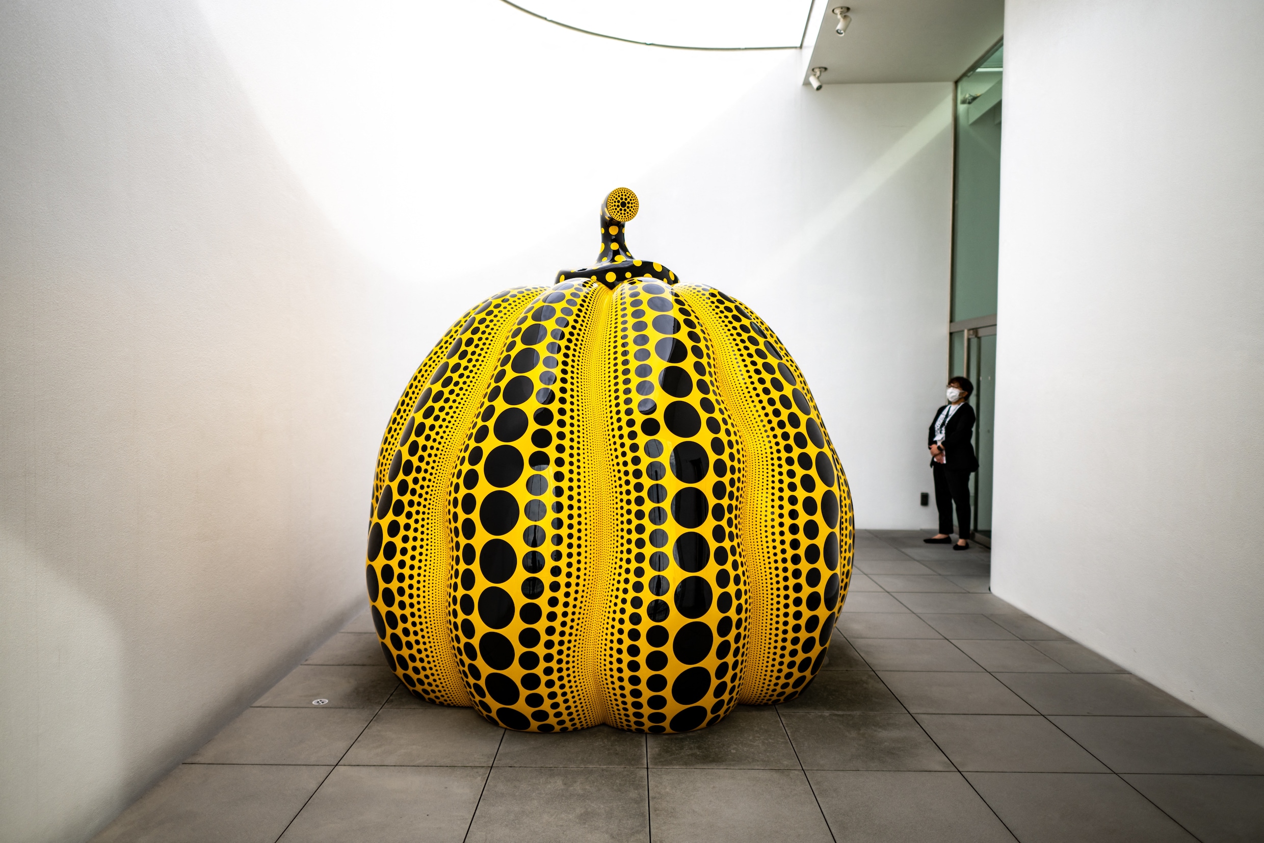 Yayoi Kusama Great Gigantic Pumpkin sculpture