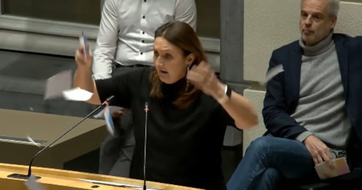 Rutten (Open Vld) excuseert zich na het roepen van ‘Snuif nog een beetje’ naar De Ridder (N-VA) in h