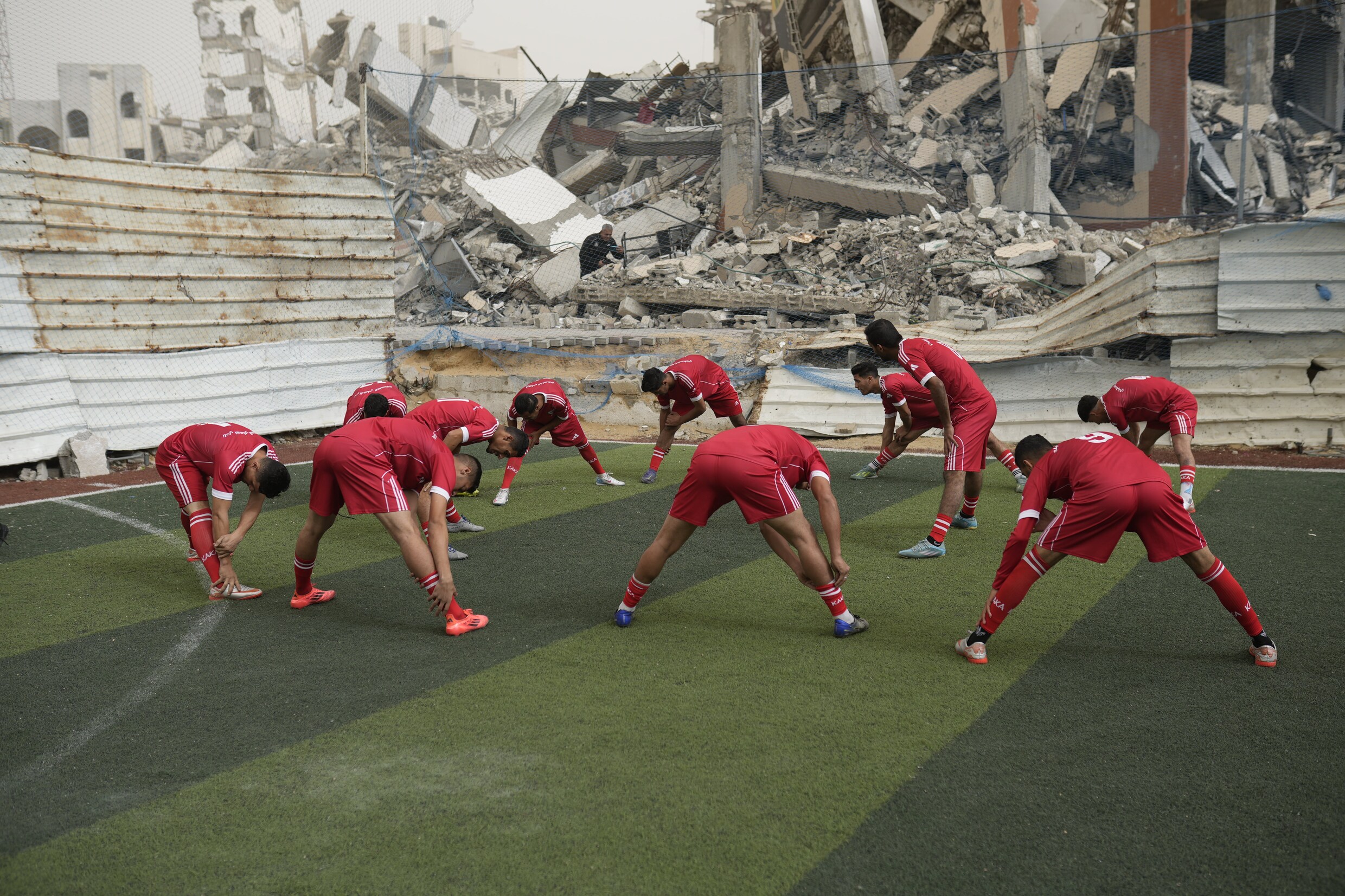 FIFA voorziet 75 miljoen euro om gebombardeerde voetbalvelden in Gaza ...