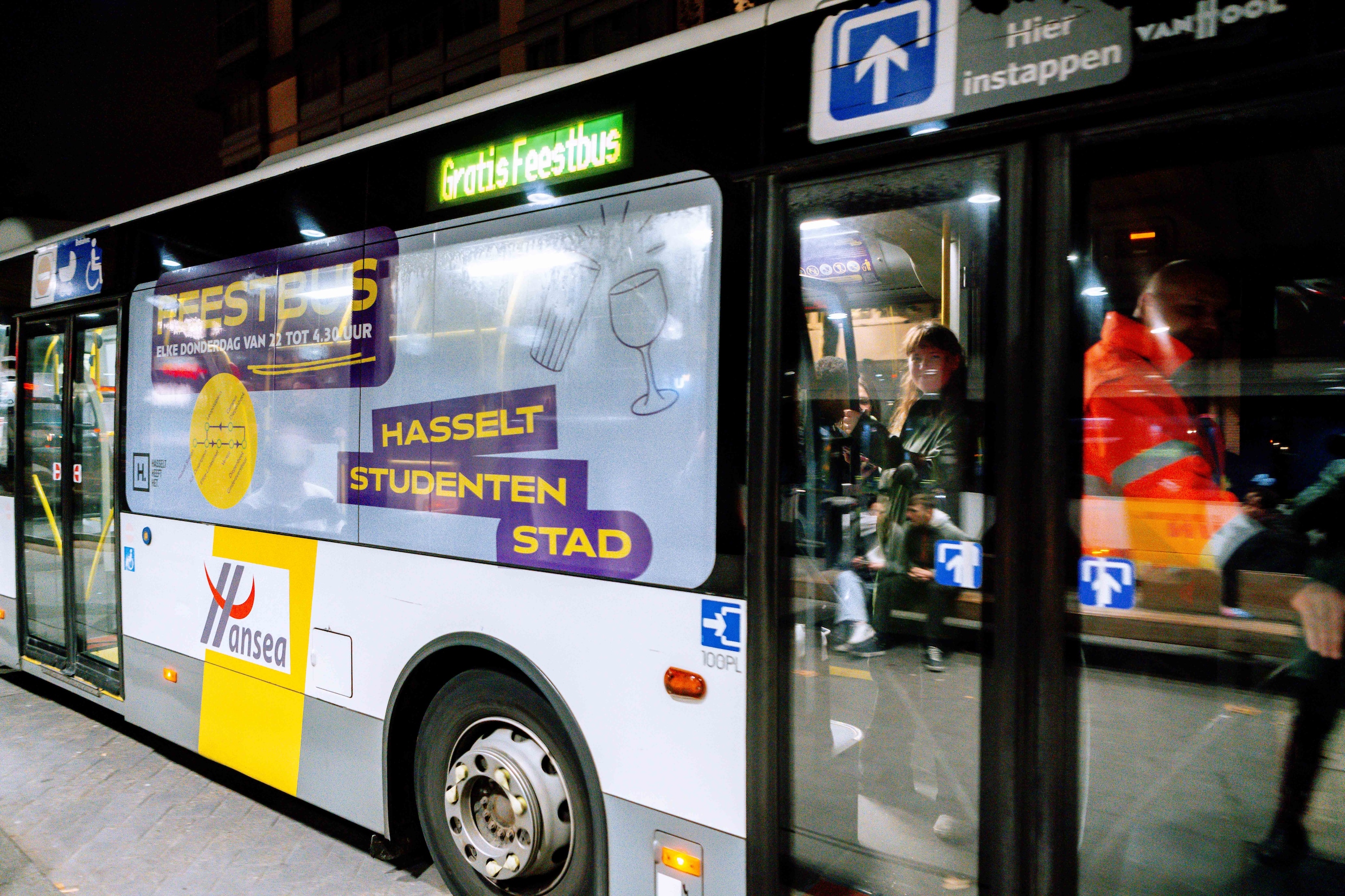 Feestbus voor studenten maakt tijdelijk comeback na afschaffing: ‘Ik ...