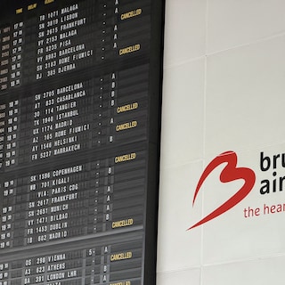 Onweer treft Vlaanderen: vertragingen op Brussels Airport, brand in Mechelen door blikseminslag