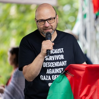 Activist Andrew Feinstein: ‘Een tip: houd in de gaten wat jullie defensieminister doet na de politiek’