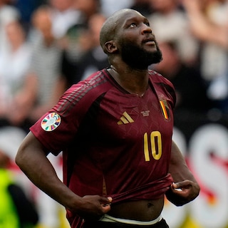 Romelu Lukaku wil graag bij Napoli blijven maar zijn makelaar ziet dat anders