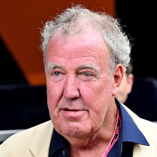 Oud-Top Gear-presentator Jeremy Clarkson maakt bekend dat bij hem kanker is vastgesteld in nieuwe afleveringen van Clarksons Farm