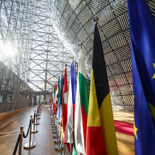 EU bereikt akkoord over terugkeerregeling voor afgewezen asielzoekers, inclusief ‘terugkeerhubs’