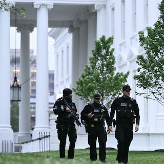 Live - Hoofd van Amerikaanse inlichtingendiensten Tulsi Gabbard stapt op na kankerdiagnose van man