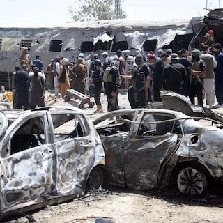 Trein met militairen en hun gezin op weg naar vakantie getroffen door zelfmoordaanslag in Pakistan: minstens 24 doden en 70 gewonden