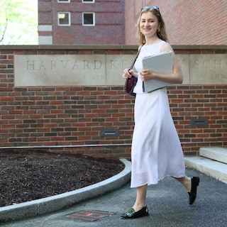 Kroonprinses Elisabeth behaalt master in openbaar beleid aan Harvard