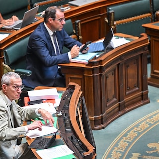 Live - Kamerdebat over pensioenhervorming kort na middernacht tijdelijk stopgezet • Belg wijst hogere btw en centenindex massaal af