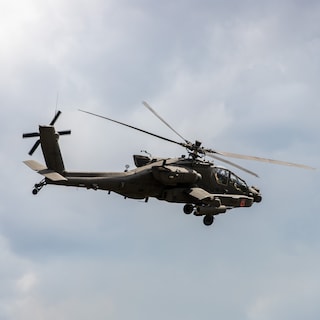 Live - Amerikaanse Apache-gevechtshelikopter neerg