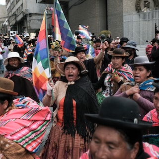 Protesten zorgen voor grote tekorten in Bolivia: noodkippen met militaire vliegtuigen naar La Paz gebracht
