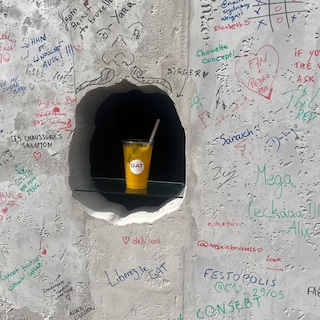 Een GAT in de markt: in Elsene haal je je koffie rechtstreeks uit de muur