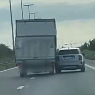Bestuurder die twintig wagens aanreed op E34 leed volgens advocate aan ernstige psychose
