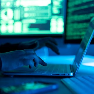 Staatsveiligheid van mei 2025 tot lente 2026 slachtoffer van cyberaanvallen: Gegevens van agenten in gevaar gebracht