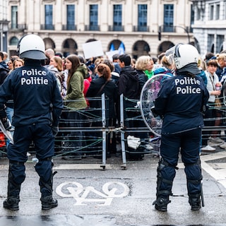 Onderzoek geopend naar gedrag politieagenten in Brussel tijdens protest Franstalig onderwijs