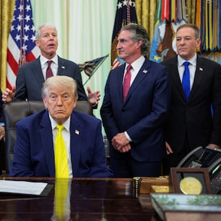 Trump offert met liefde zijn partijgenoten op voor zijn pers