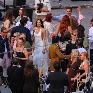 Inwoners Siciliaanse hoofdstad Palermo niet blij met driedaagse bruiloft zangeres Dua Lipa: Not for sale