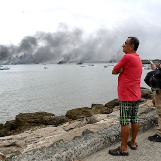 Tientallen boten uitgebrand in haven Ecuador
